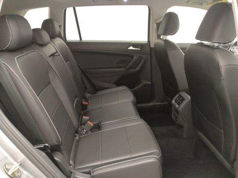 Used 2021 Volkswagen Tiguan SE w/ Panoramic Sunroof Package AWD/4WD image 19