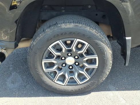 Used 2023 Chevrolet Colorado LT w/ LT Convenience Package III RWD image 13