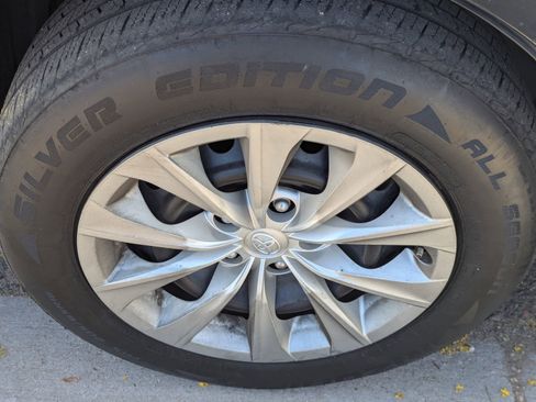 Used 2017 Toyota Camry LE image 5