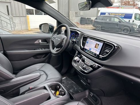 New 2026 Chrysler Voyager LX image 43