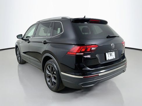Certified 2023 Volkswagen Tiguan SE w/ Panoramic Sunroof Package AWD/4WD image 7