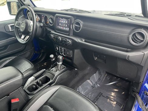 Used 2018 Jeep Wrangler Unlimited Sahara image 33