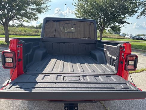 New 2025 Jeep Gladiator Willys image 36