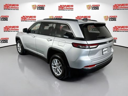 Used 2025 Jeep Grand Cherokee Laredo X AWD/4WD image 2