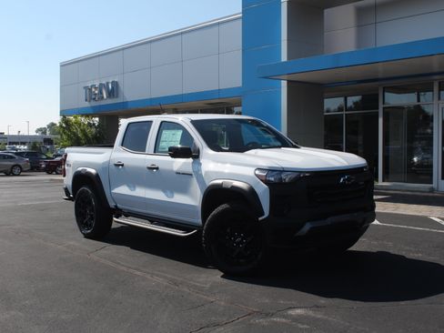 New 2026 Chevrolet Colorado Trail Boss AWD/4WD image 2