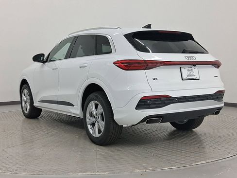 Used 2025 Audi Q5 Premium w/ Convenience Package image 3