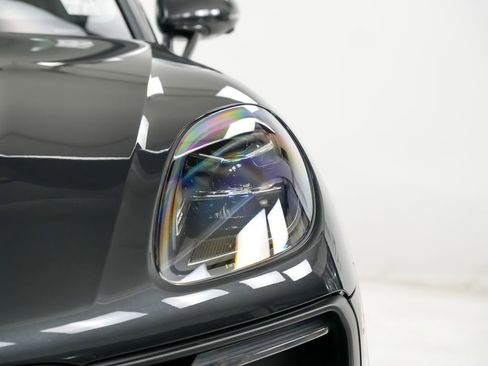 New 2026 Porsche Macan image 7