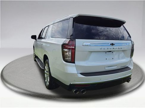 Used 2023 Chevrolet Suburban Premier RWD image 16