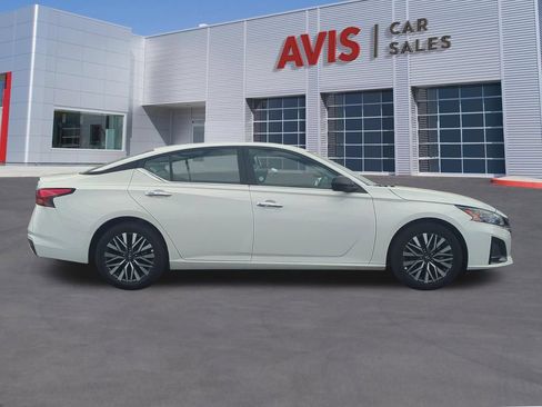 Used 2025 Nissan Altima 2.5 SV FWD image 5