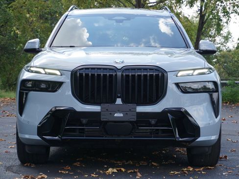 Used 2023 BMW X7 xDrive40i w/ M Sport Package AWD/4WD image 2