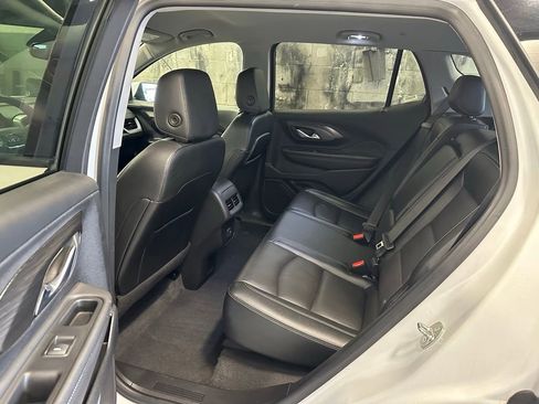 Used 2024 GMC Terrain SLT image 31