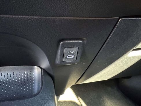 Used 2025 Toyota Corolla LE image 8