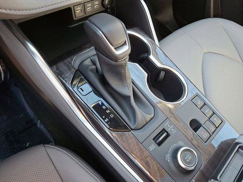 Certified 2025 Toyota Highlander Platinum image 14