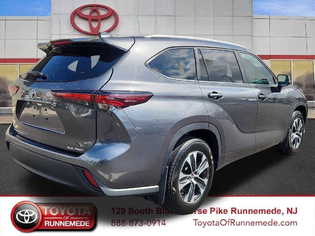 Certified 2025 Toyota Highlander XLE AWD/4WD image 6