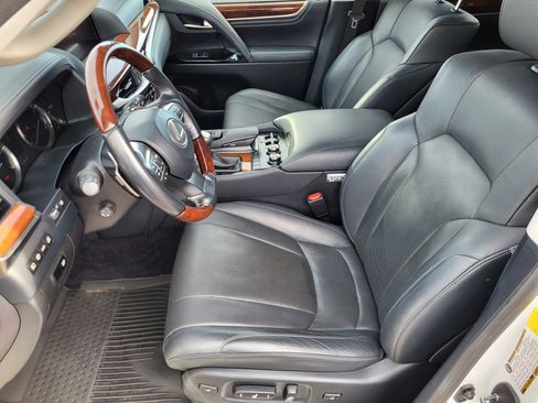 Used 2016 Lexus LX 570 4WD image 8