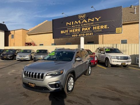 Used 2019 Jeep Cherokee Latitude w/ Popular Appearance Group FWD image 3