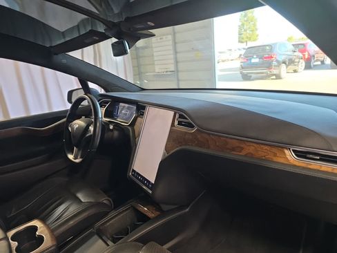 Used 2016 Tesla Model X 75D image 10