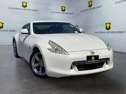 Used 2009 Nissan 370Z Touring RWD image 3