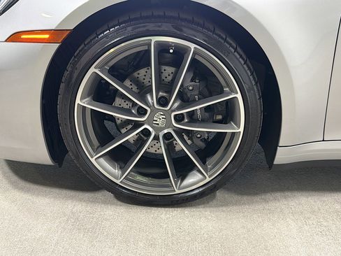 Used 2024 Porsche 911 Carrera RWD image 39