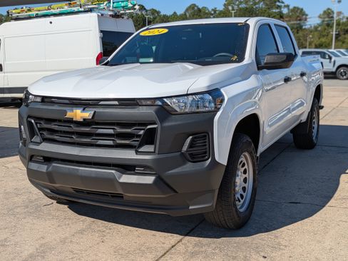 Used 2024 Chevrolet Colorado W/T w/ WT Convenience Package image 2