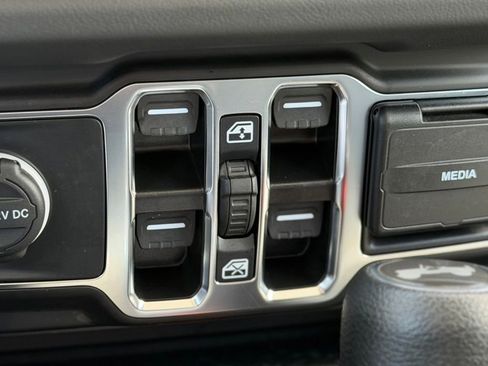 Used 2024 Jeep Wrangler Unlimited Sahara AWD/4WD image 14