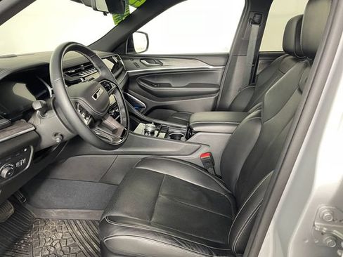 Used 2023 Jeep Grand Cherokee Overland w/ Advanced Protech Group III AWD/4WD image 2