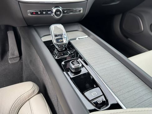 New 2025 Volvo V60 B5 Cross Country Ultra w/ Protection Package Premier image 12