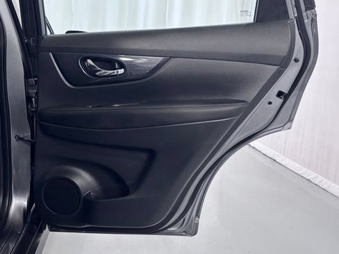 Used 2018 Nissan Rogue S AWD/4WD image 27