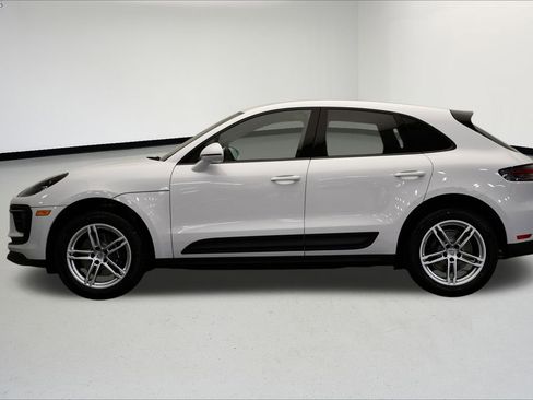 Used 2025 Porsche Macan image 2
