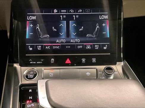 Used 2024 Audi Q8 e-tron Premium Plus w/ Premium Plus Package image 32