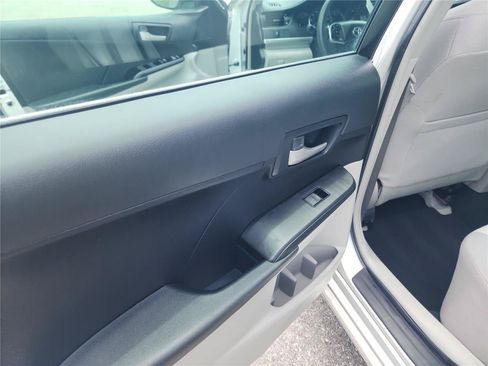 Used 2012 Toyota Camry LE FWD image 15