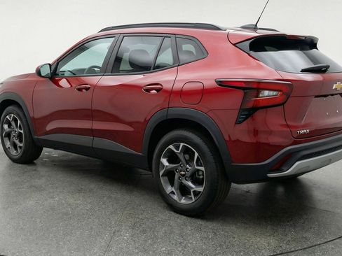 Used 2025 Chevrolet Trax LT w/ LT Convenience Package FWD image 6