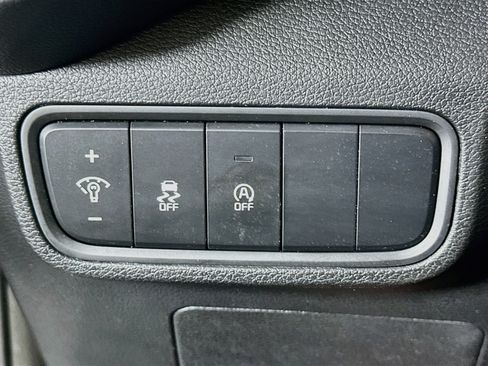 Used 2025 Kia Soul LX w/ LX Technology Package FWD image 17