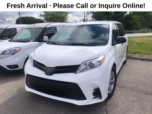 Used 2020 Toyota Sienna L FWD image 2