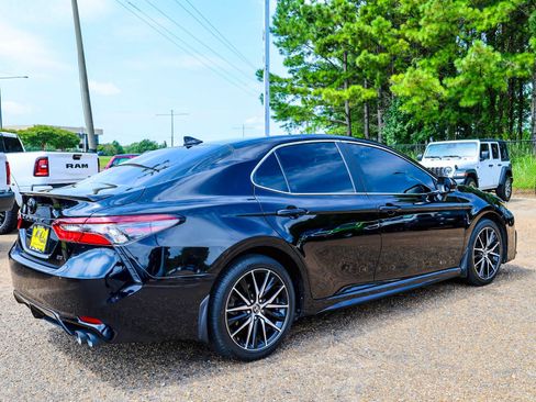 Used 2023 Toyota Camry SE w/ Convenience Package FWD image 5