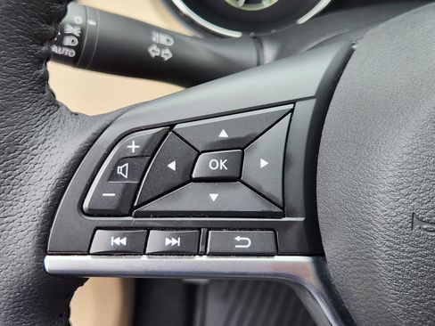 Used 2020 Nissan Rogue SV image 21