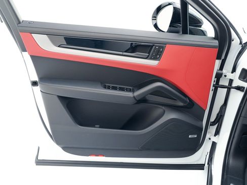 New 2026 Porsche Cayenne S image 23