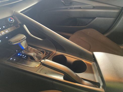 Used 2025 Hyundai Elantra Sport image 26