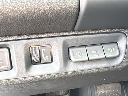 Certified 2023 GMC Acadia SLT w/ Elevation Edition AWD/4WD image 9