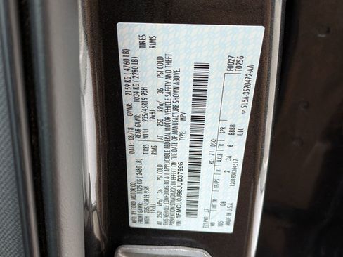 Used 2018 Ford Escape Titanium w/ Ford Safe & Smart Package FWD image 17