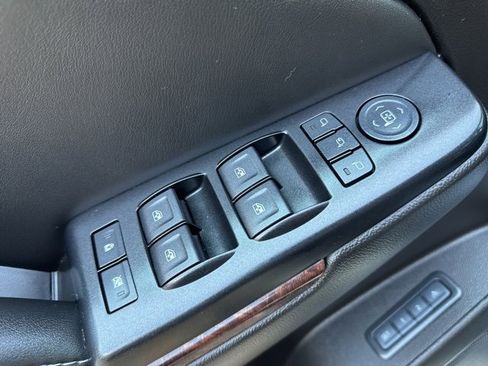 Used 2017 GMC Yukon SLT image 31