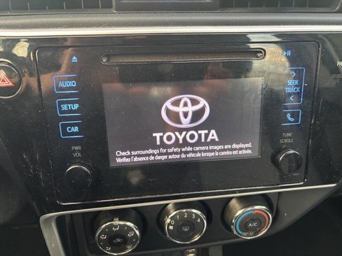 Used 2017 Toyota Corolla L image 30