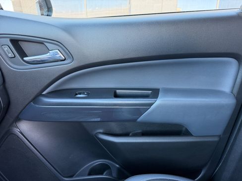 Used 2019 Chevrolet Colorado Z71 AWD/4WD image 16