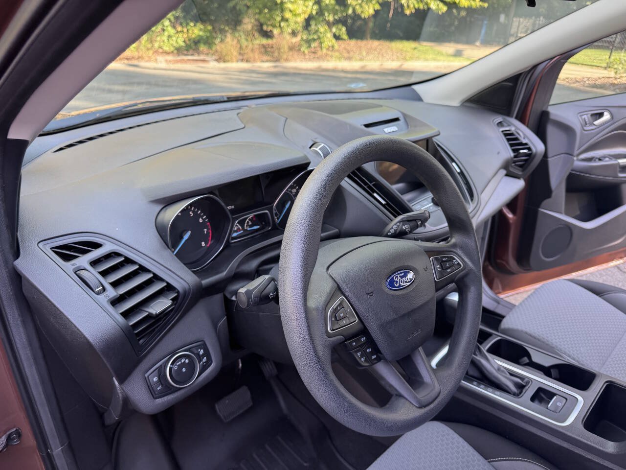Used 2017 Ford Escape SE w/ Equipment Group 201A AWD/4WD image 13