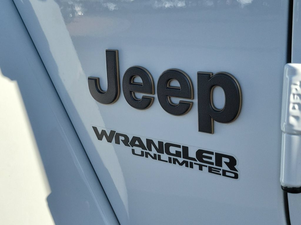 Used 2022 Jeep Wrangler Unlimited Rubicon AWD/4WD image 30
