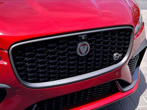 Certified 2022 Jaguar F-PACE SVR AWD/4WD image 31