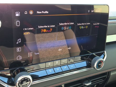 Used 2024 Chevrolet Colorado Z71 AWD/4WD image 19