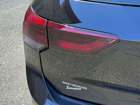 Used 2023 Volkswagen Golf R AWD/4WD image 8