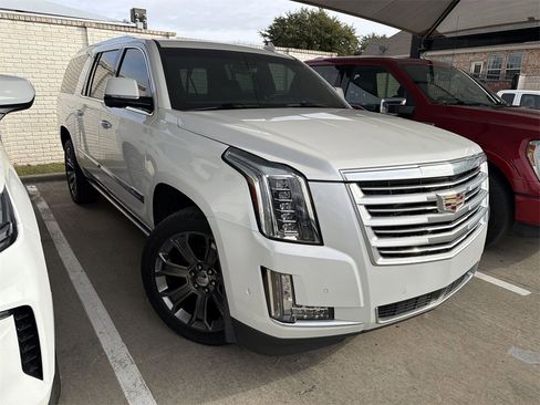Used 2020 Cadillac Escalade ESV Platinum image 2