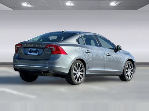 Used 2017 Volvo S60 T5 Inscription Platinum image 8